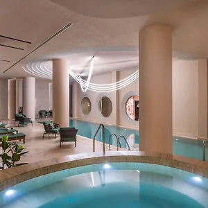 5* מלון Swissotel